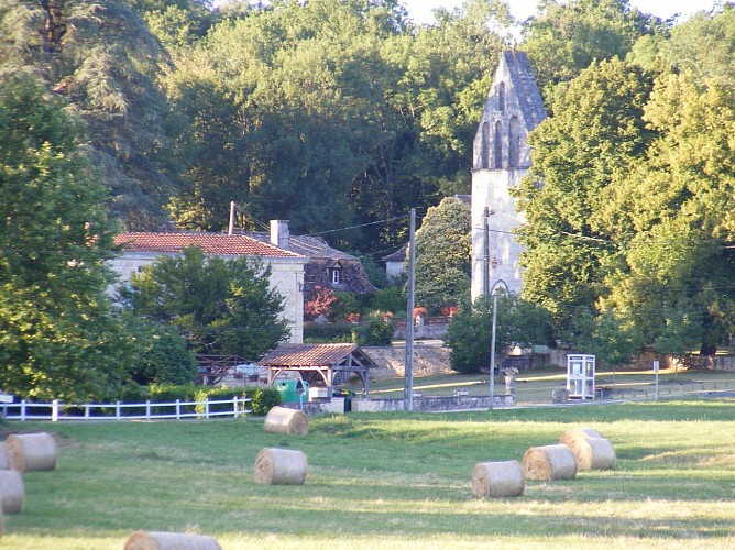 bourg au milieu de la nature