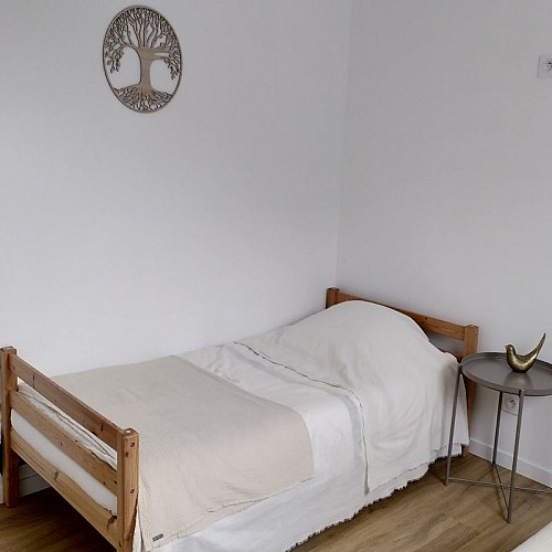 chambre-lenid-lit-simple-gite-lenidauxpapillons