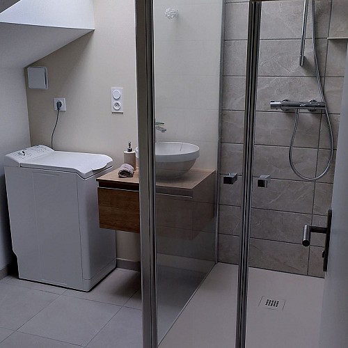 salle-de-bain-douche-gite-lenidauxpapillons-sud-bourgogne