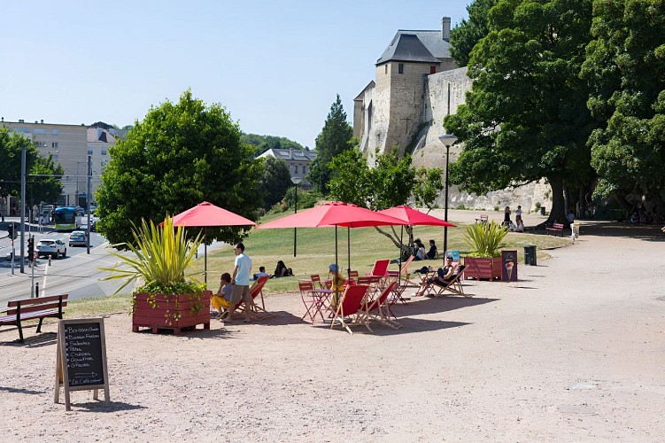 Caen__chateau_de_Caen-Caen_la_mer_Tourisme___Pauline___Mehdi_-_Photographie-46337-1200px