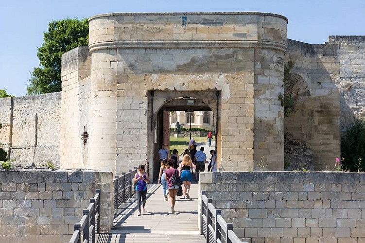 Caen__chateau_de_Caen-Caen_la_mer_Tourisme___Pauline___Mehdi_-_Photographie-46335-1200px