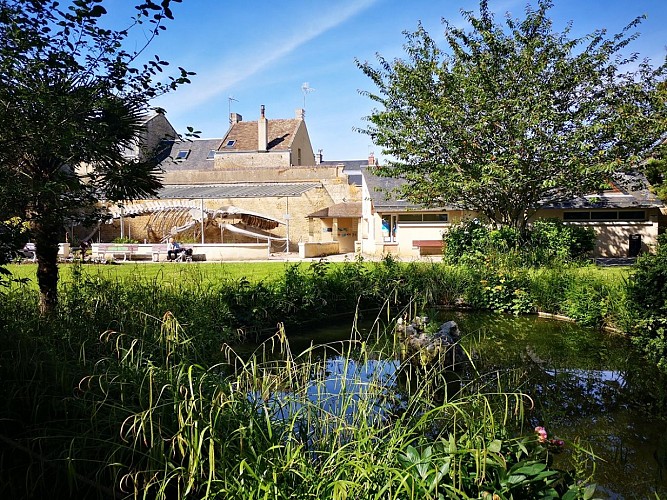 PARC-DE-LA-BALEINE-HOTEL-DE-VILLE-LUC-SUR-MER-CREDIT-NATHALIE-PAPOUIN