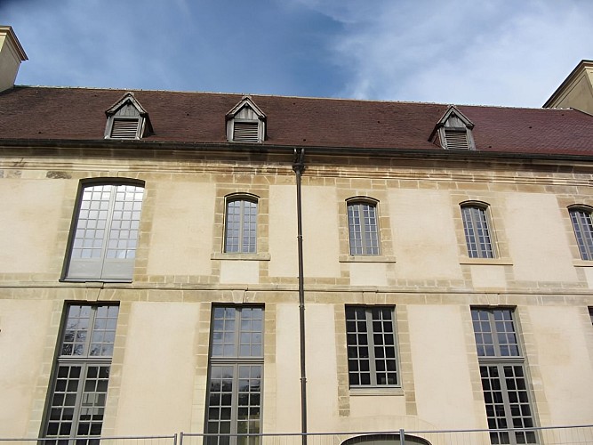 Abbaye de Saint Pierre sur Dives, bâtiments conventuels