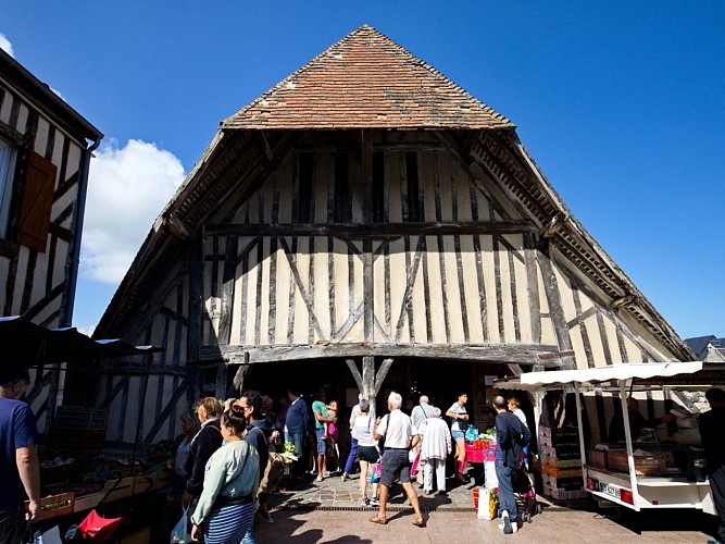 Marche_sous_les_halles-Thomas_BOIVIN_-__Normandie_Pays_d_Auge