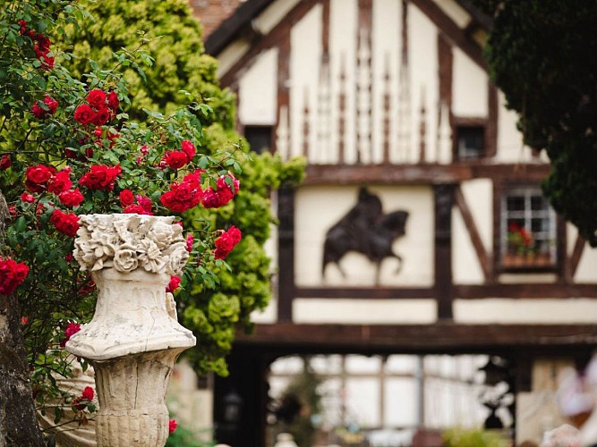 Cours_interieure_du_village_d_art-Camille_Plichard_-__Normandie_Pays_d_Auge