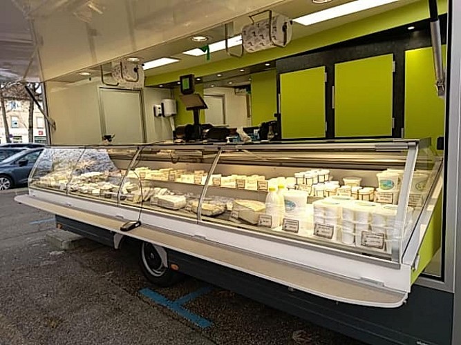 Goat cheese sales at GAEC entre Fure et Tour