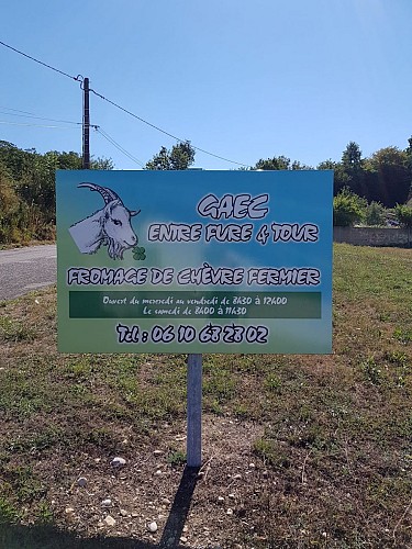 Goat cheese sales at GAEC entre Fure et Tour