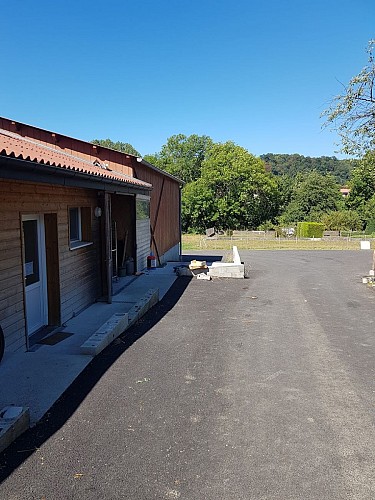 Goat cheese sales at GAEC entre Fure et Tour