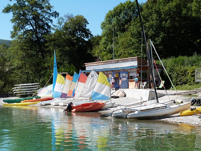 SPAC: Verleih von Schlauchbooten, Katamaranen, Windsurfbrettern, Kanus und Paddeln