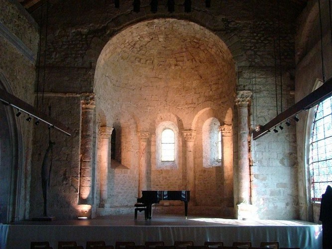 Romanische Prioratskirche Chirens