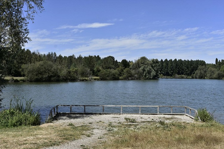 Plan d'eau et Guinguette à Oulins (4)