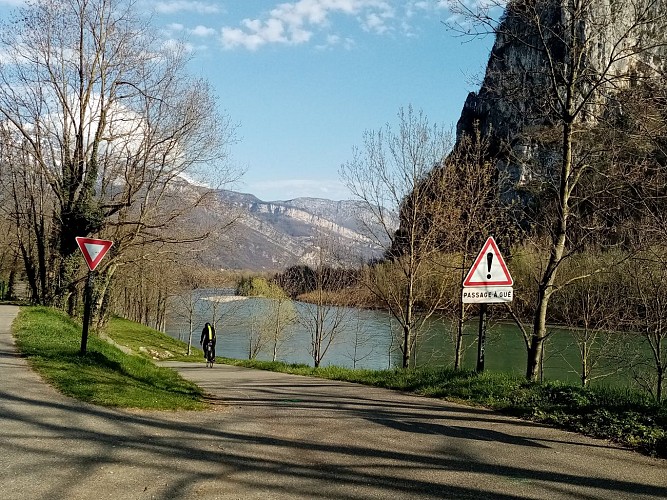 Aire de service cyclo Belle Via Vallée de l'Isère