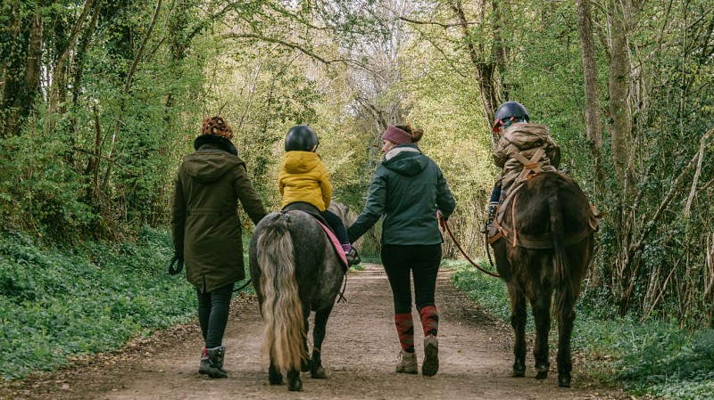Spaziergang auf dem Rücken eines Esels - La Ferme de la Marinette
