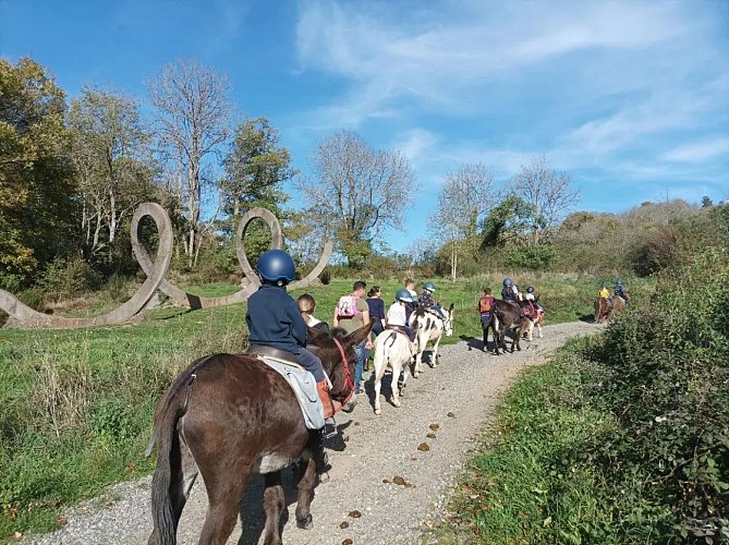 Spaziergang auf dem Rücken eines Esels - La Ferme de la Marinette