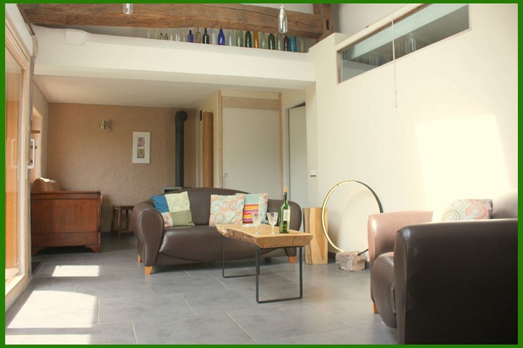 Salon spacieux et lumineux