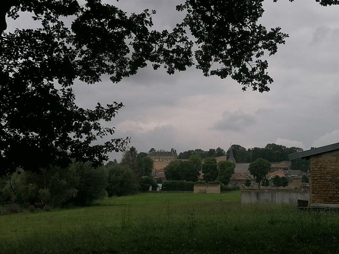 Vue sur la citadelle à Rodemack