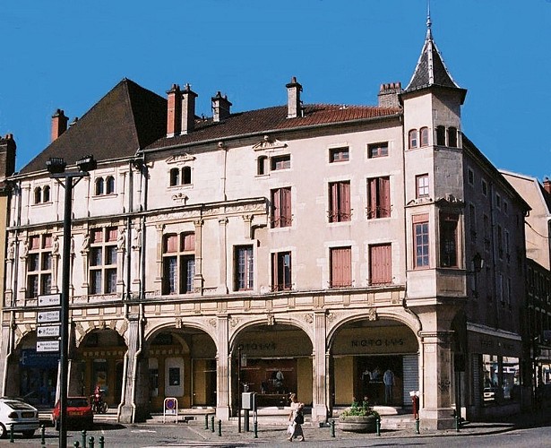 Maison des 7 Péchés Capitaux Place Duroc à PAM