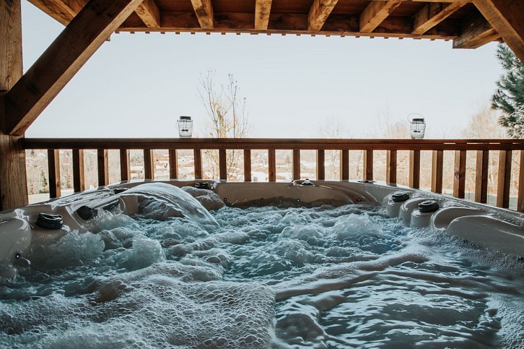 2023 - ROQU - Cabane Lou Pignada - Jacuzzi - ©Allyson LAFFITTE Photographe