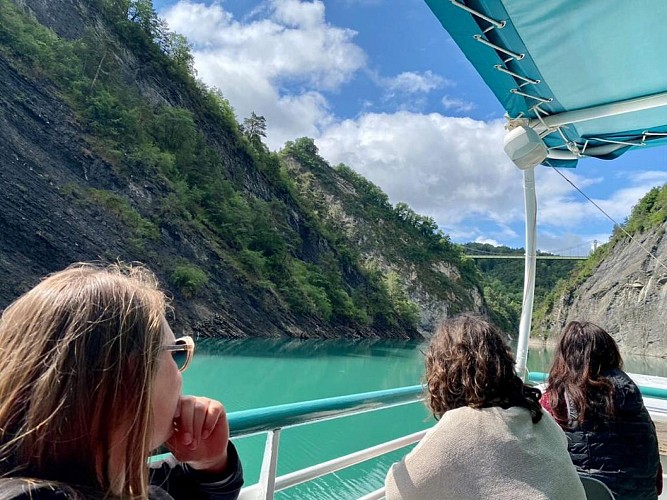 Croisières promenades Famille de l'après-midi sur le bateau La MIRA