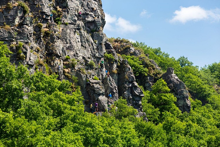 Groupe de grimpeurs aux rochers des Parcs. / © Thierry Houyel