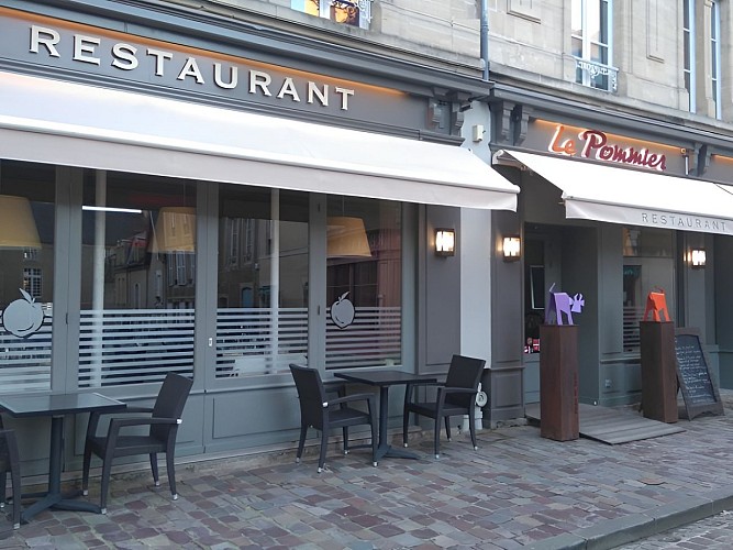 Facade restaurant le Pommier