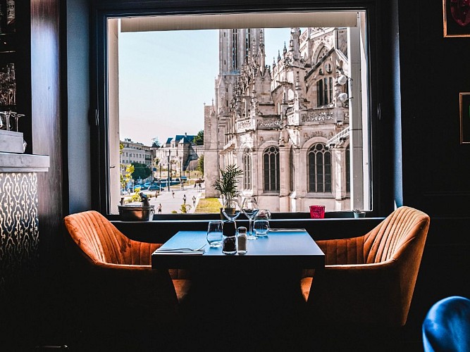 boeuf-and-cow-caen-vue-eglise