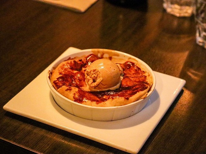 Le Café Forges - Beuvron-en-Auge - La Tourtière aux pommes glace caramel beurre salé