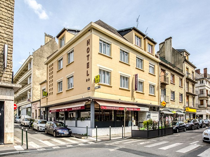 Hotel-restaurant-La-Coupe-dOr-Lisieux-facade