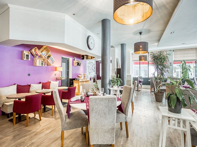 Hotel-restaurant-La-Coupe-dOr-Lisieux-tables