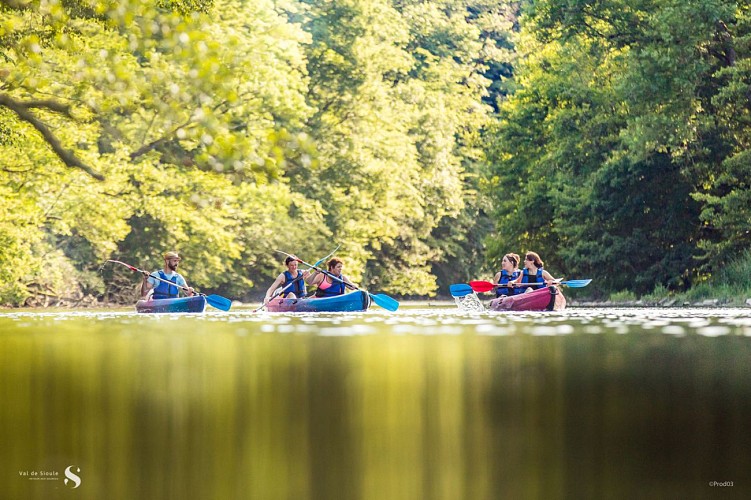 Canoeing on the Sioule - Aqua Canoë