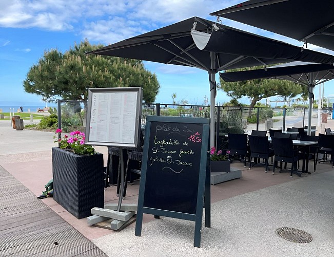 terrasse avec vue mer