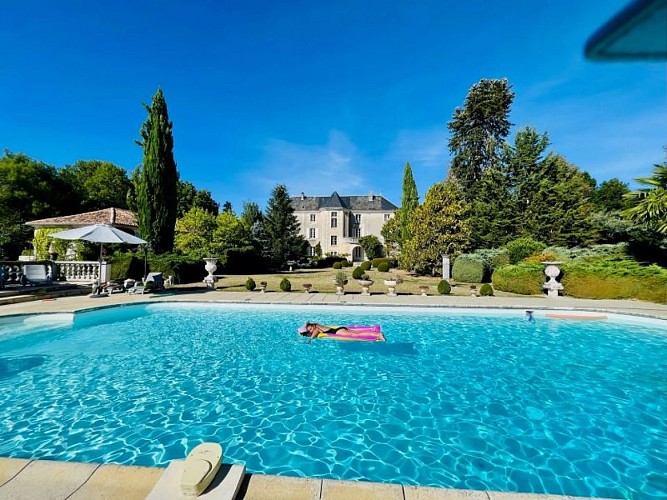 ChateaudeLasteyrie-exterieur-piscine