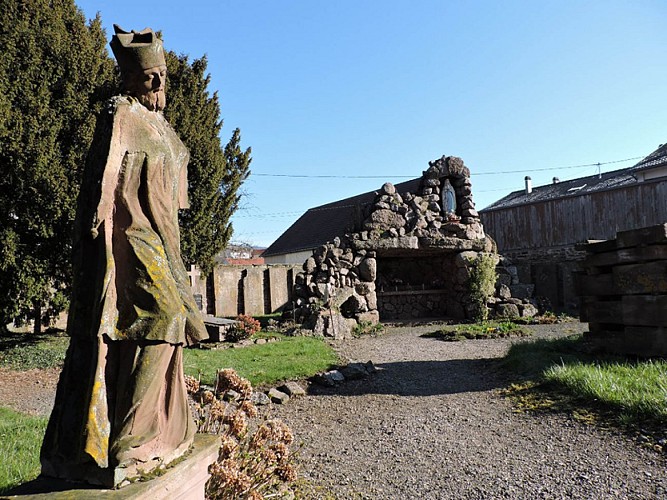 Jardin du cloître de la collégiale Saint-Florent à Niederhaslach