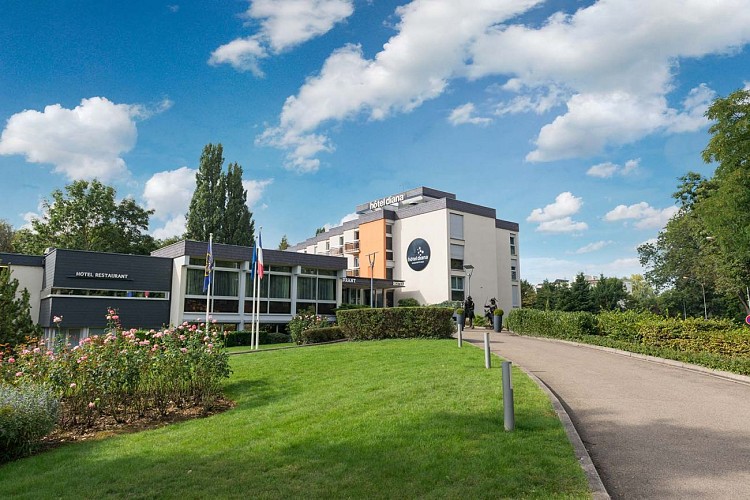 Vue extérieure de l'hôtel Diana &amp; SPA à Molsheim