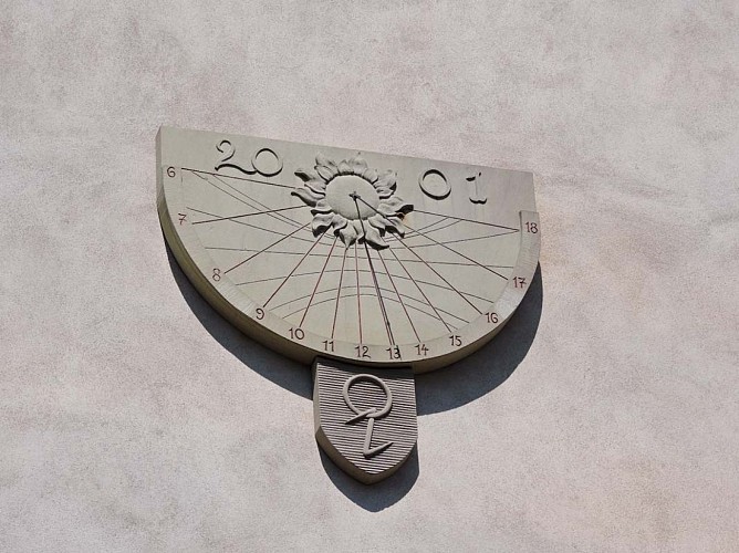 Cadran solaire sur la grange