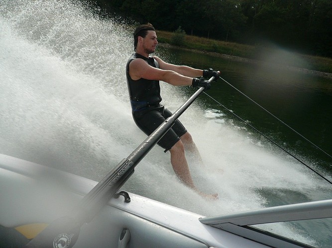 Nautische Basis (nautischer Schi, wakeboard...)