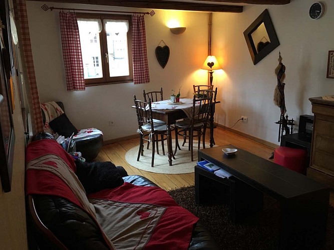 Séjour - coin repas du colibri-gîte à Ergersheim
