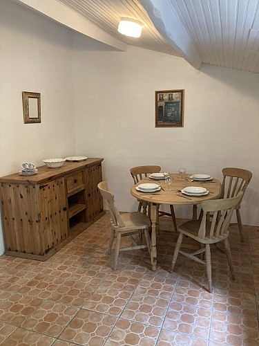 cottage dining room