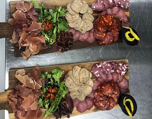 Lo tira cap charcuteries