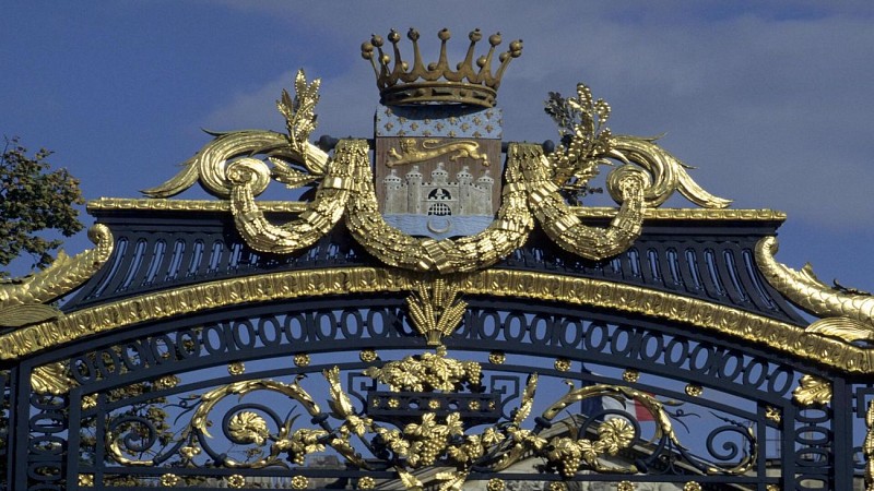 Portail Hôtel de Ville, entrée côté jardin