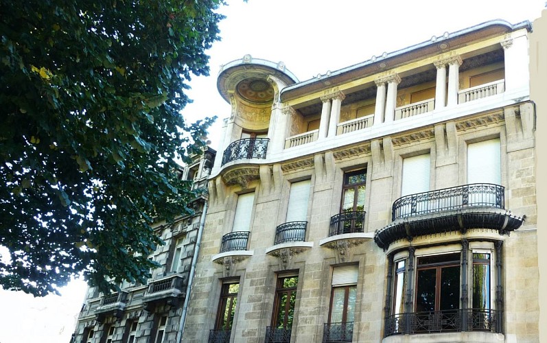 Facade-Hotel-Fruges-1920X1200-3