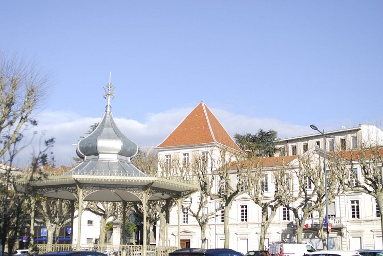 Place Jules Nadi