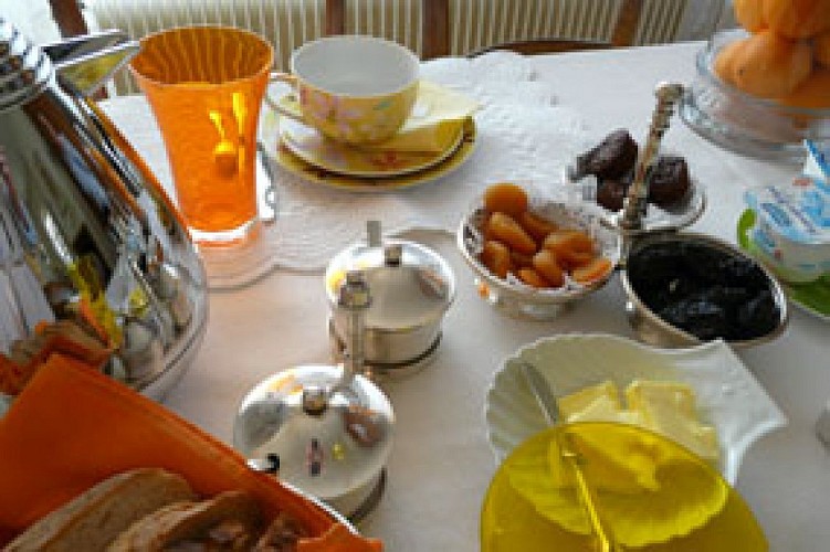 AU PETIT CEDRE