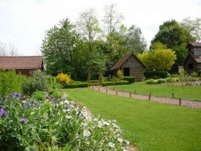 Jardin de plantes mellifères d'Histoire d'Abeille à Bouin Plumoison