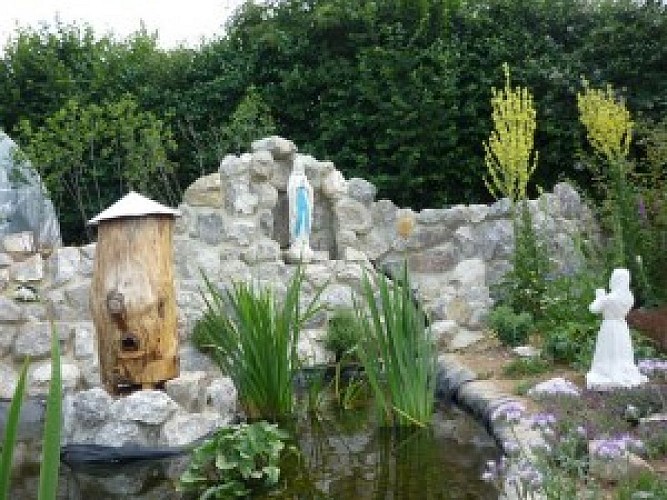 Jardin de plantes mellifères d'Histoire d'Abeille à Bouin Plumoison