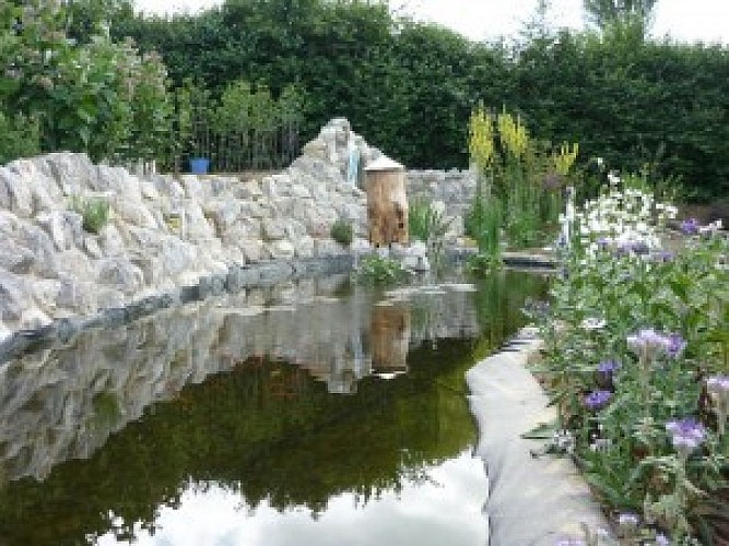 Jardin de plantes mellifères d'Histoire d'Abeille à Bouin Plumoison