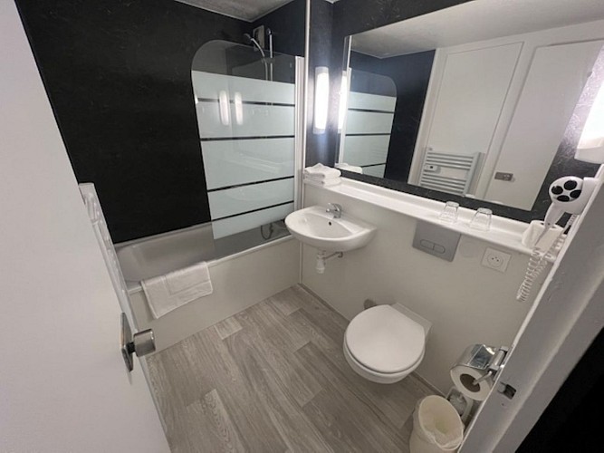 salle de bains des chambres