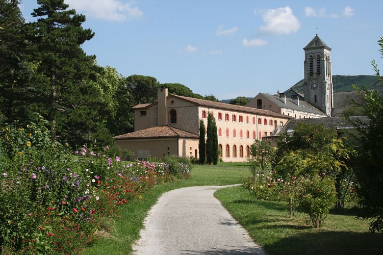 Hôtelleries Monastique Abbaye Saint-Benoît d'En Calcat