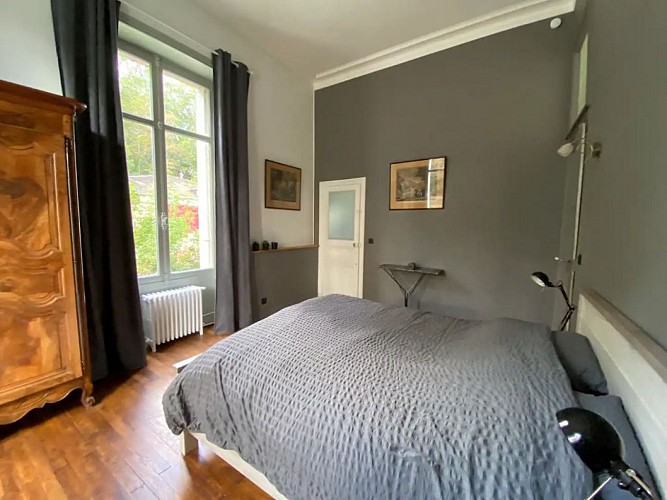 LE CHÂTEAU DE JOHN MILES