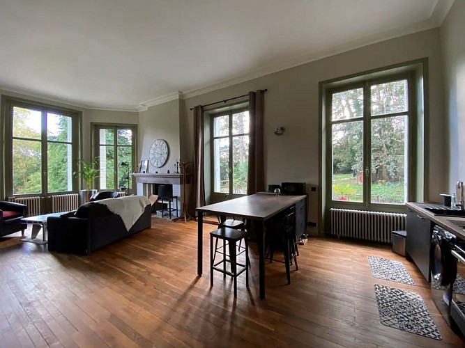 LE CHÂTEAU DE JOHN MILES